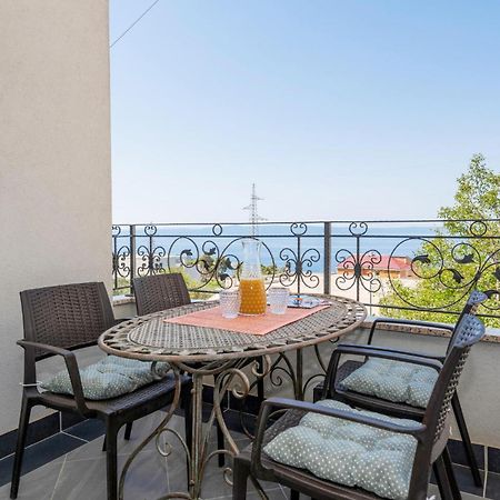 1 Bedroom Stunning Apartment In Makarska Eksteriør bilde