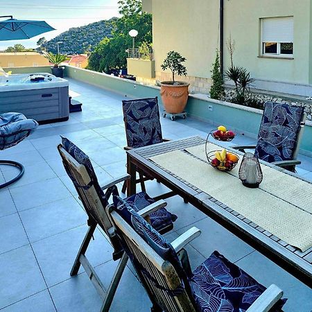 1 Bedroom Stunning Apartment In Makarska Eksteriør bilde