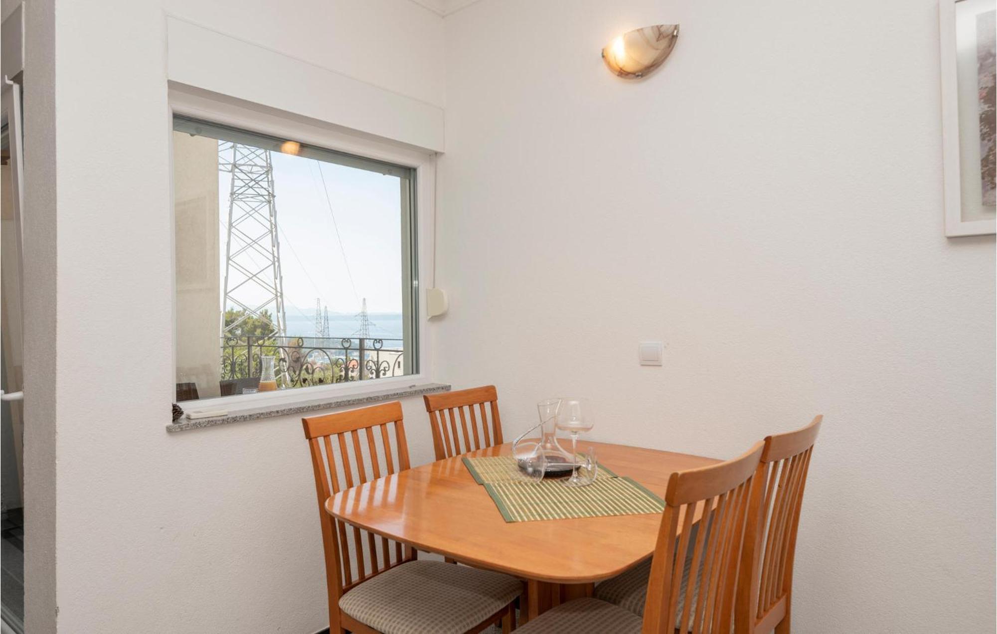 1 Bedroom Stunning Apartment In Makarska Eksteriør bilde