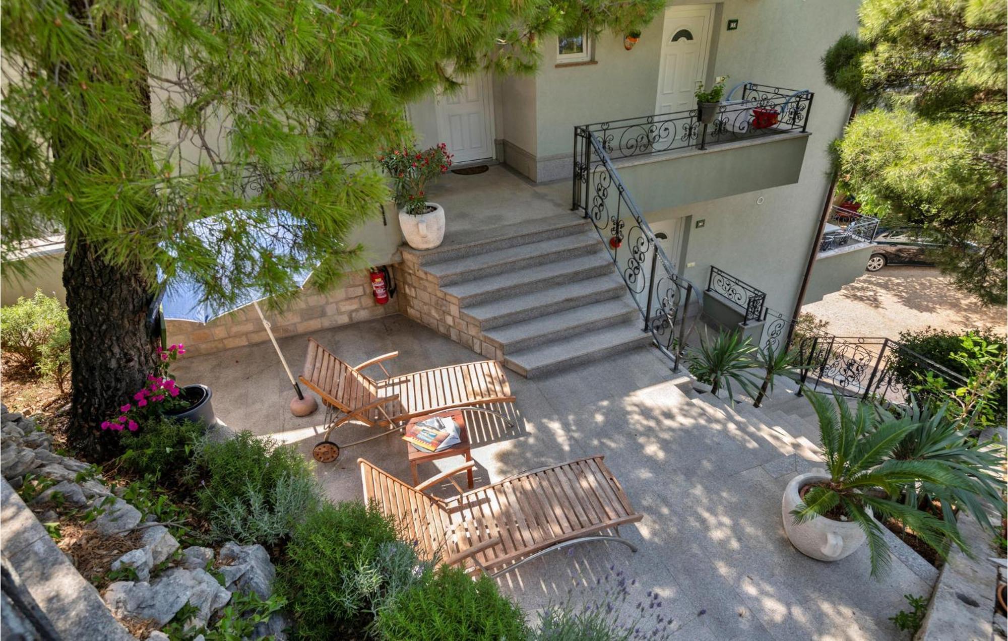 1 Bedroom Stunning Apartment In Makarska Eksteriør bilde
