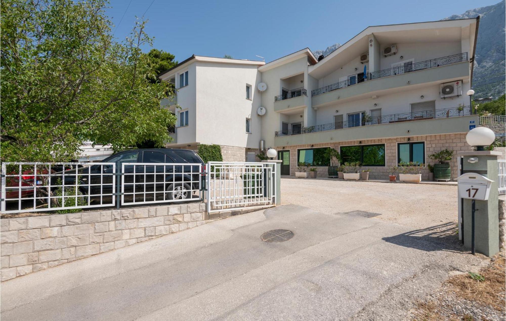 1 Bedroom Stunning Apartment In Makarska Eksteriør bilde