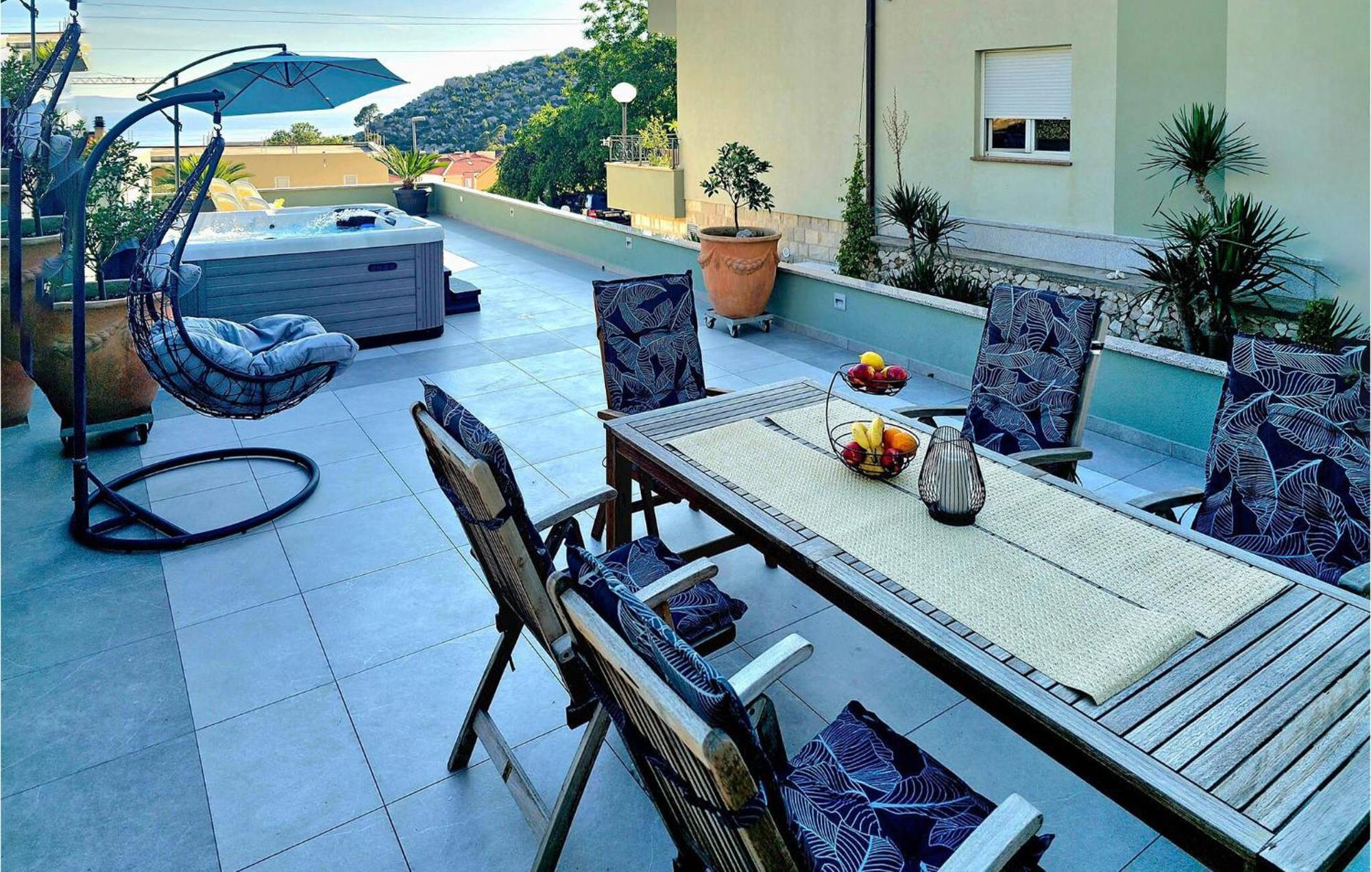1 Bedroom Stunning Apartment In Makarska Eksteriør bilde